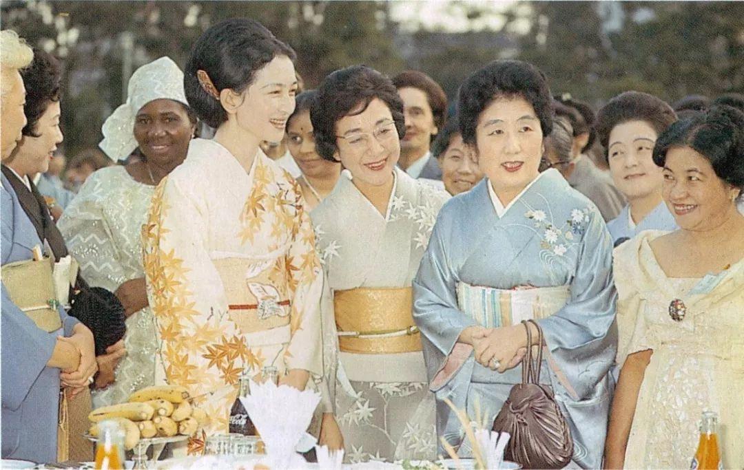 日本最美平民皇後美智子，晚年坦言：和天皇沒有愛情，不願合葬-圖4