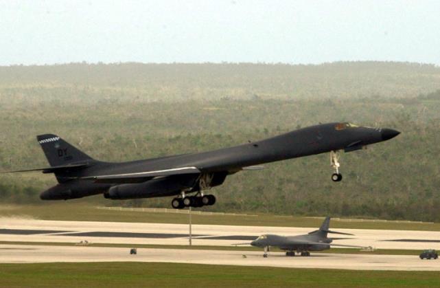 俄罗斯■“北极熊”彻底被激怒，苏30紧急升空，15个导弹营随时准备开火