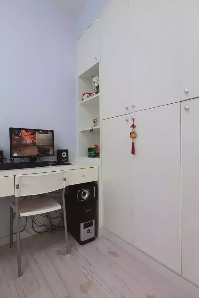 :媳妇真不愧是学设计的, 新房交给她太明智了, 很喜欢卧室隐形门!