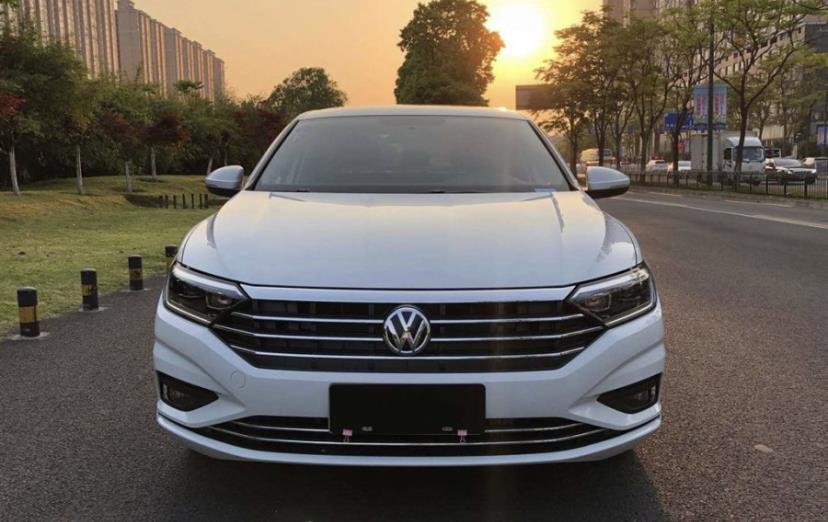 「大众速腾」都是1.2T发动机，都是前后独立悬挂，价格也相似，速腾和雷凌选谁