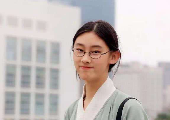 『清华大学』武亦姝高考成绩613分，而清华投档线为615分，为何她能被录取？