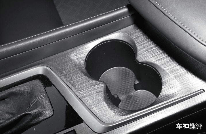 长安汽车@长安PLUS系列中的“刀锋战士”，做工国际范，性能碾压马自达