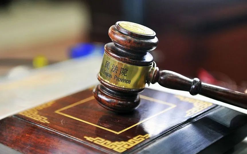 「fpx战队」失主开车撞伤小偷：正当防卫认定别扩大化也别机械化｜新京报快评