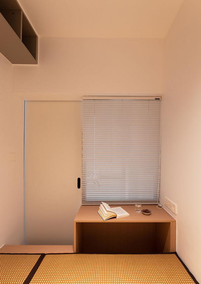 |越来越多人给客厅设计柜子,沙发离墙摆放后,真的超实用!