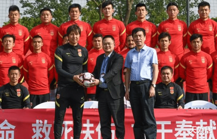 【国足】4-1狂胜！国足好强，4外援上港被踢爆，比赛具体内容成绝密信息