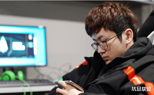 theshy:在Theshy的影响下,LPL新生代国产上单不断涌现?可最惨就是369