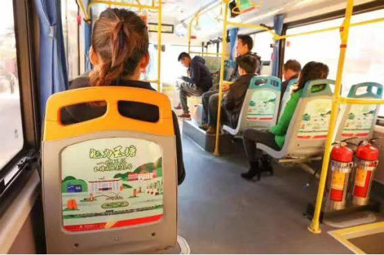 [美食]乌克兰人到中国旅游，见中国人乘车晃下包就走了，以为公交不要钱