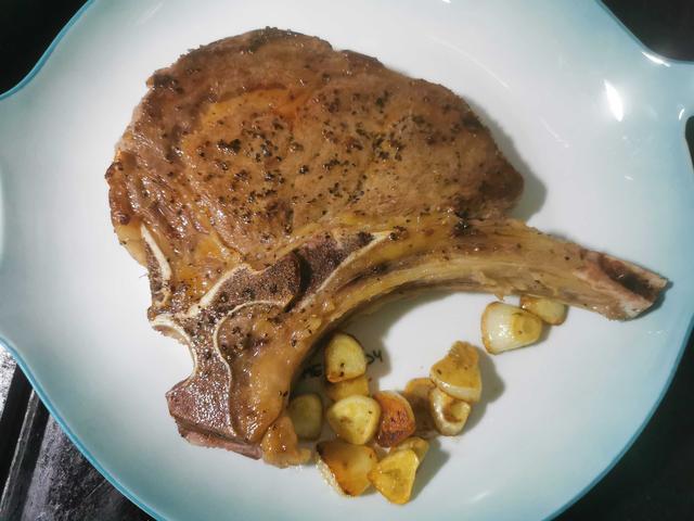 牛排▲市面上两种肉是合成肉,对身体不好千万别吃,快来瞧瞧你吃过吗?