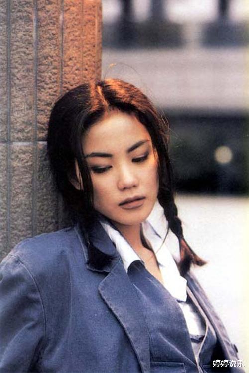 王菲|\纠缠\11年,最终还是\败\给了金钱,10亿家产看透这段\孽缘\