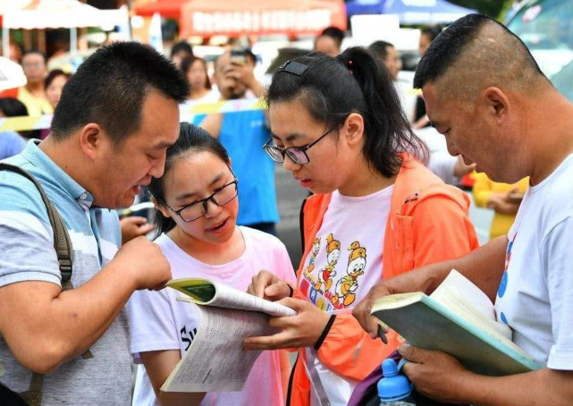 「」为什么每年的高考都把语文放在第一天考？答案让人意想不到