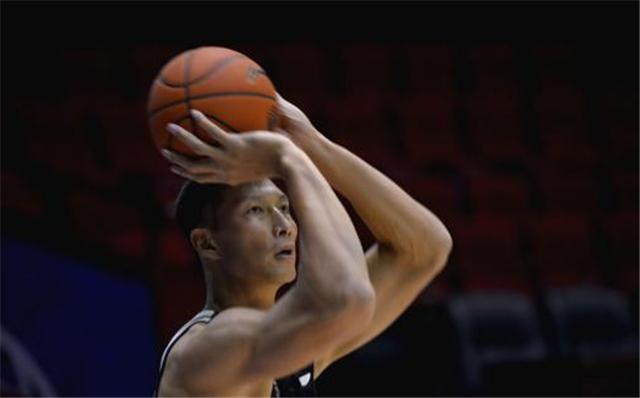 易建联|16岁易建联参加高考，仅用了30分钟就交卷，还被监考老师要签名