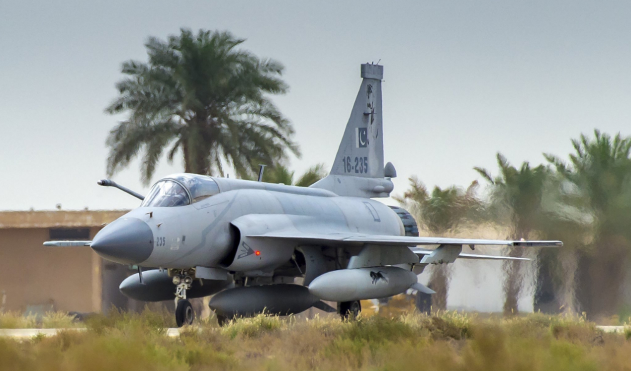 枭龙|歼20不卖，歼10没人买，枭龙销量惨淡，中国战机外贸怎么办？