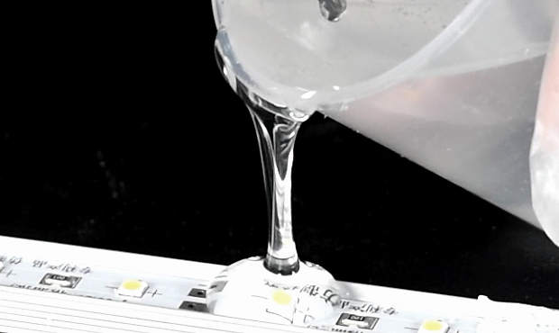 万能胶水是什么？在使用万能胶的时候需要注意哪些？