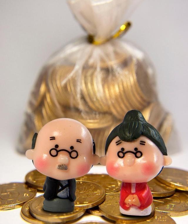 「社保」退休时，社保还差8年，可以一次性补缴吗？可以，有且只有这3类人