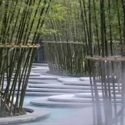 「」洗尽铅华承国风之韵，以新中式建筑之精髓将传统与现代结合，再现中国古典大宅之神韵！