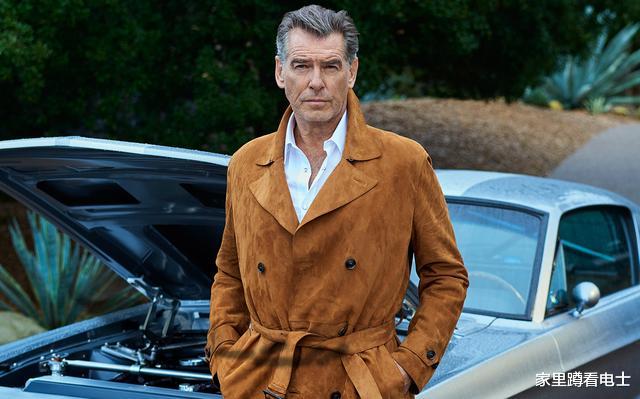 「布鲁斯南」布鲁斯南满头白发,66岁邦德老到不敢认,独自一人拄棍爬山远足