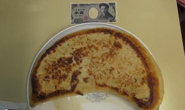 煎饺|大胃王挑战30斤“煎饺”，看清桌上这一物后，网友：难怪能吃完！