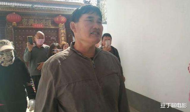 朱之文|50岁朱之文终于买车了，村民看见车子后怒喷：终于漏出真面目