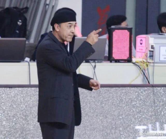 阿的江@英雄难过美人关！阿的江曾贵为国家队队长，却因为一个美女被开除