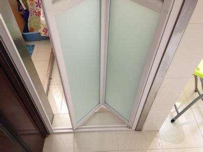 |卫生间切记别装平开门,今后都流行装这种门替代,懊悔现在才知道