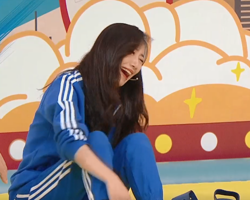 「张新成」《王牌》关晓彤和张新成跳舞时，千万别开弹幕，留言比节目精彩