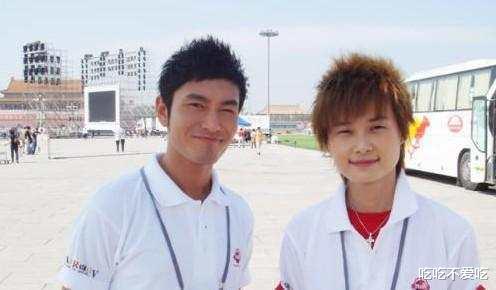 彭德怀|众明星在天安门前的老照片，刘德华的单人照引发了网友的热议