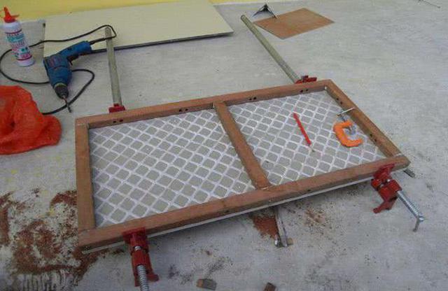 退休木匠亲手用木板做了个茶几，竟有人叫价2000块钱想买