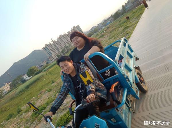 校花|“宠妻狂魔”火了,将妻子养到300斤,曾经是校花如今睡塌3张床