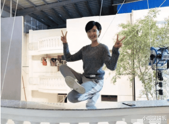 「韩雪」孙俪的亚洲蹲韩雪的女王蹲，都败给了万茜的“顺便蹲”，网友：太难了