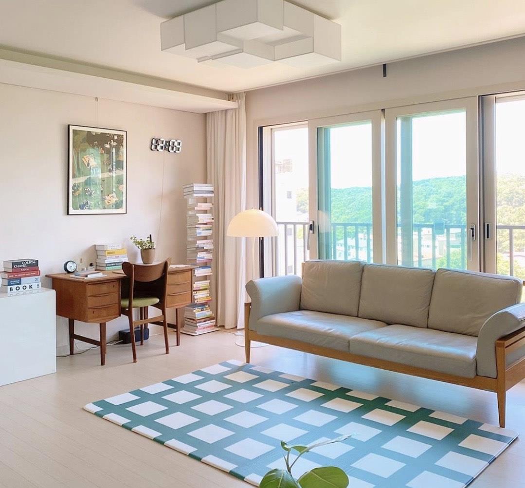 『』走进韩国女主的家，真的受益匪浅！全屋物品罗列得有条不紊，养眼