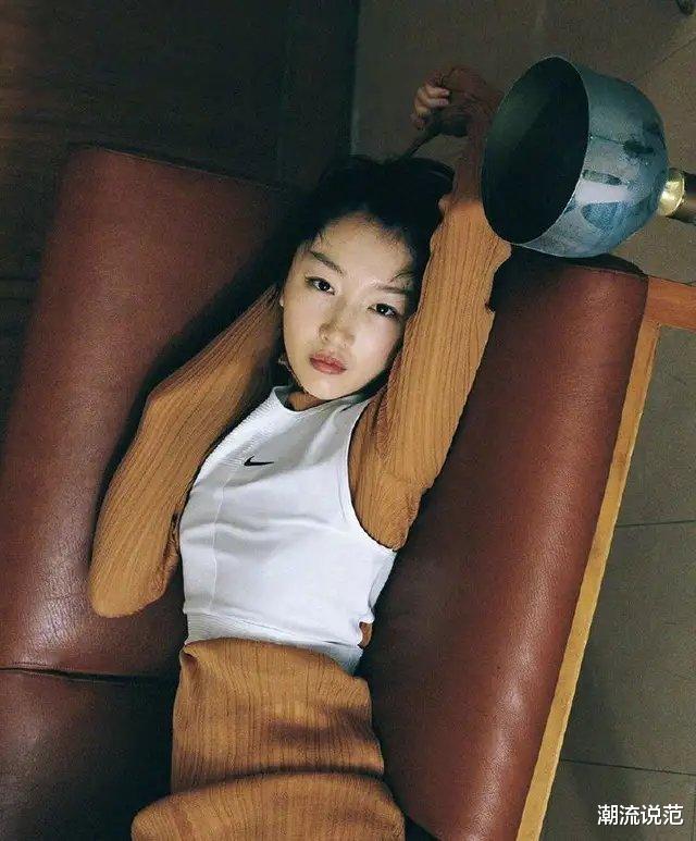 周冬雨|有种“性感”叫周冬雨，因蝴蝶背上热搜，网友：难怪她之前一直很保守