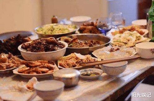 癌细胞▲6种隔夜产生“毒素”的菜，放冰箱也不行，为了健康，倒掉别心疼