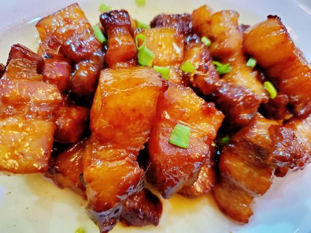 「红烧肉」吃了30年红烧肉,有人放白糖有人放冰糖,大厨:这一步都错了