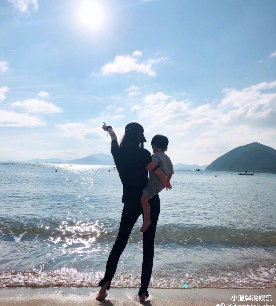 Angelababy|小海绵长高了！Angelababy晒出和儿子合影，三岁就到妈妈腰了