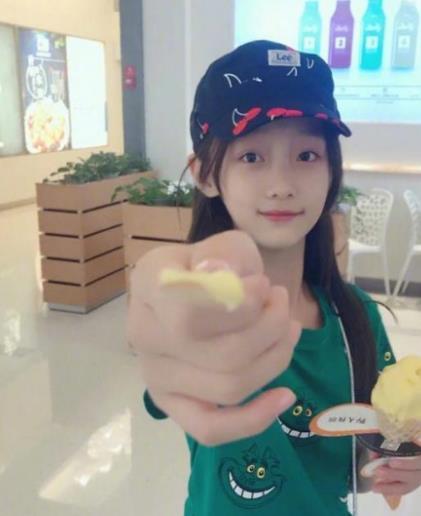 「整容」看看赵薇的孩子，再看看杨颖的孩子，网友：有没有整容一目了然