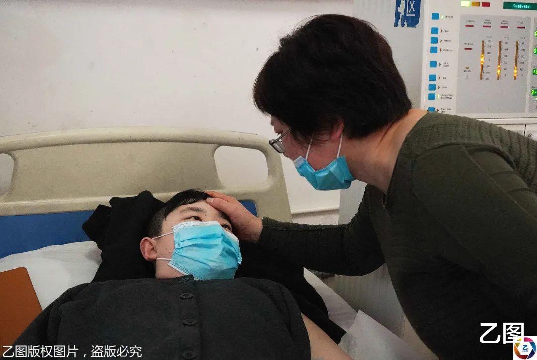 『爆胎』失独母亲为抚平丧子之痛,40岁再生儿子,未料13年后结果让她崩溃