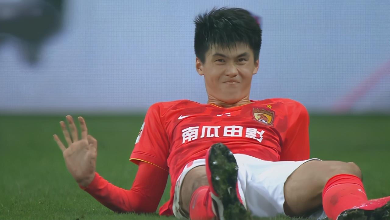 广州恒大|难得!恒大20岁小将得到中外媒体一致认可,球迷还不看好他吗?