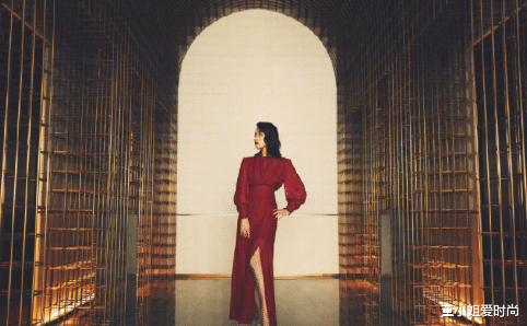 #穿衣搭配#刘涛的这身红色造型“火”了，搭配短发造型，气质提升不止一个度