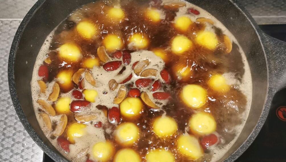 「阿胶」红糖和它天生一对，坚持一周吃2次，5元煮一大锅，气血双补素颜都美