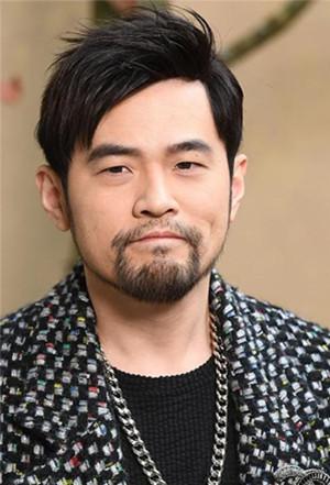 隐秘的角落|周杰伦早年参加侯佩岑节目不敢看她，讲几句忍不住笑，喜欢藏不住