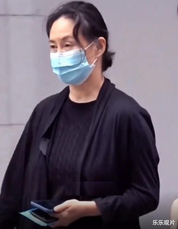 赌王|何超琼和四太向赌王报喜，现身东华义庄，替赌王完成捐赠马首遗愿