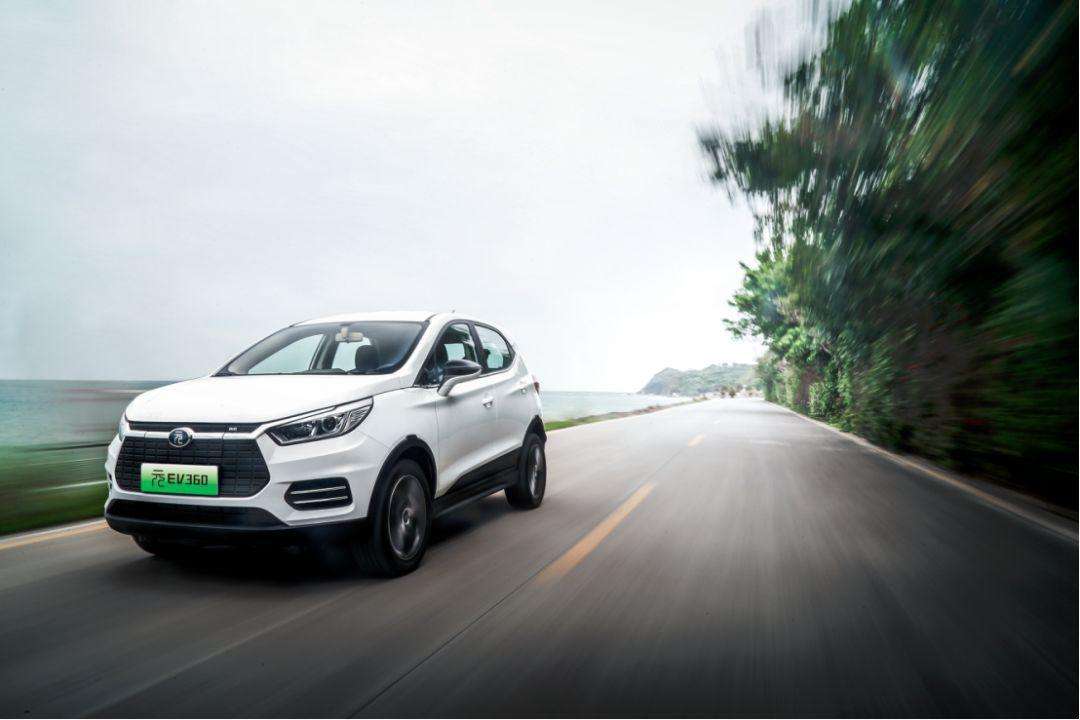 『比亚迪』比亚迪上路7天被查6次,车主气急败坏,在车尾留下这行字