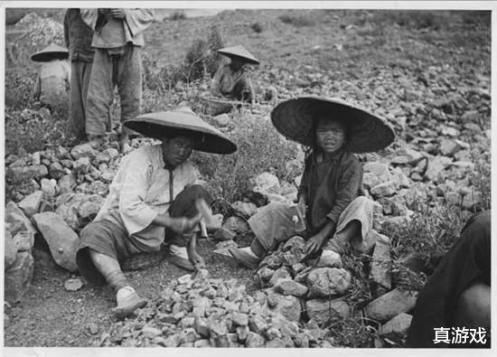 晚清|100年前的晚清老照片,街上强搂美少女的八国联军,骑马横行的七品芝麻官