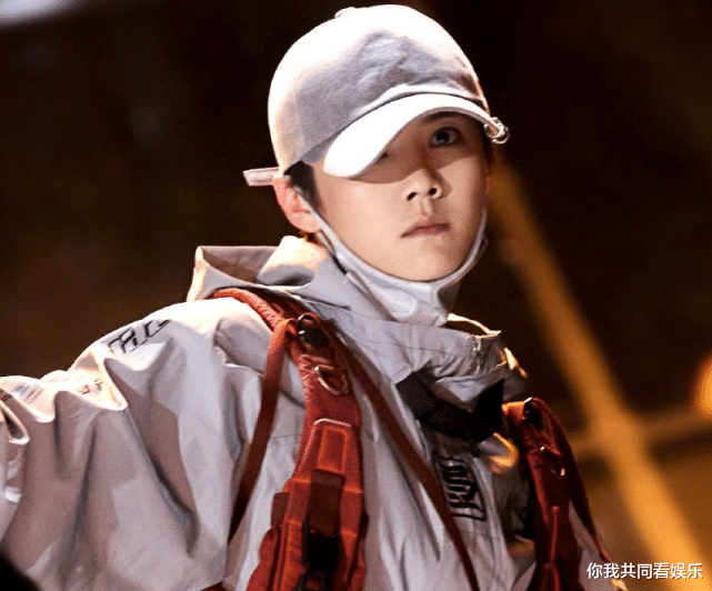 「鹿晗」鹿晗填资料时被拍到“手机号”,粉丝添加微信后,瞬间被个性签名甜到了