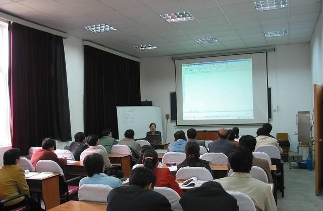 |鱼与熊掌不可兼得，武大新生被调剂到印刷系后担忧：专业没前途