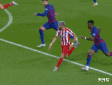 【巴塞罗那】重大误判？巴萨疑遭裁判“绝杀”，但球迷已揪出真正坠落原因