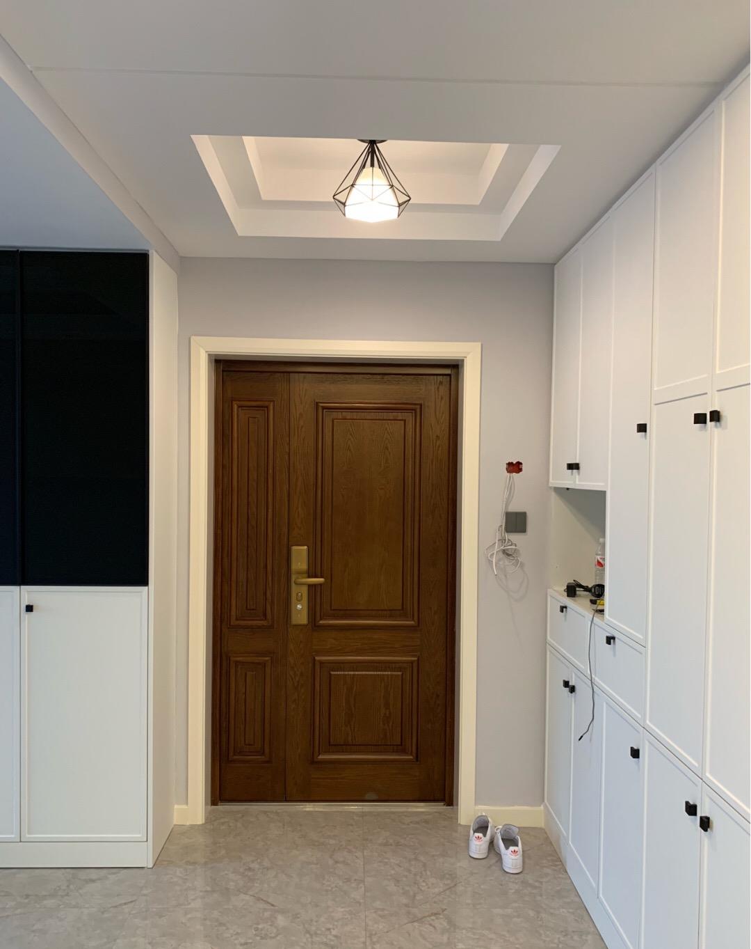 ##她家面积不大，入户鞋柜非常实用，橱柜不到顶很方便使用，晒晒！