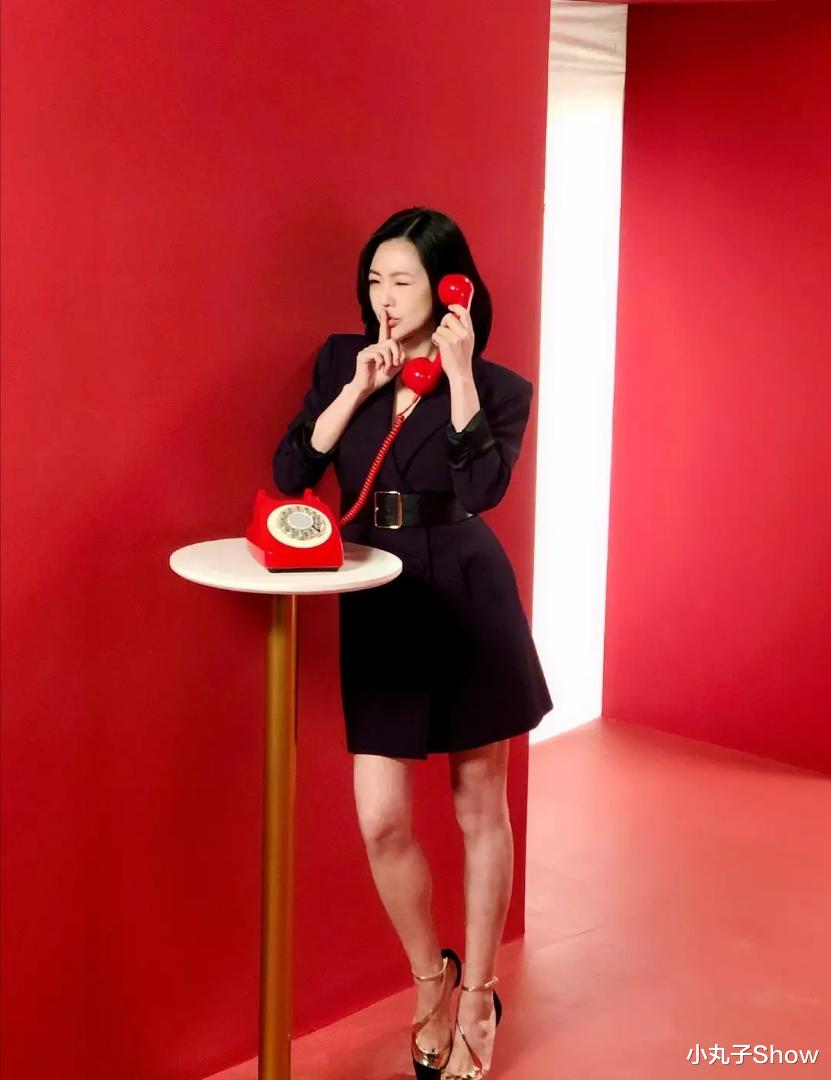 小S|42岁小S真放得开，紧身衣热舞大炫好身材，S曲线完美到犯规