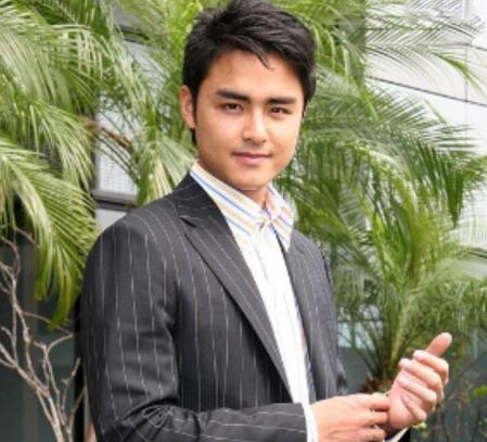 |晒晒明道如今住的房子，起码有几十年楼龄，家里连个电梯都没有