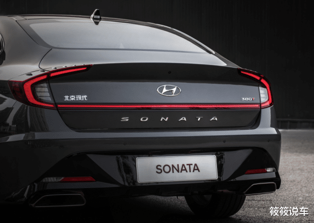 现代索纳塔|现代总算做对了!为年轻人打造“撩妹车”,油耗5.6L,比大众CC有魅力